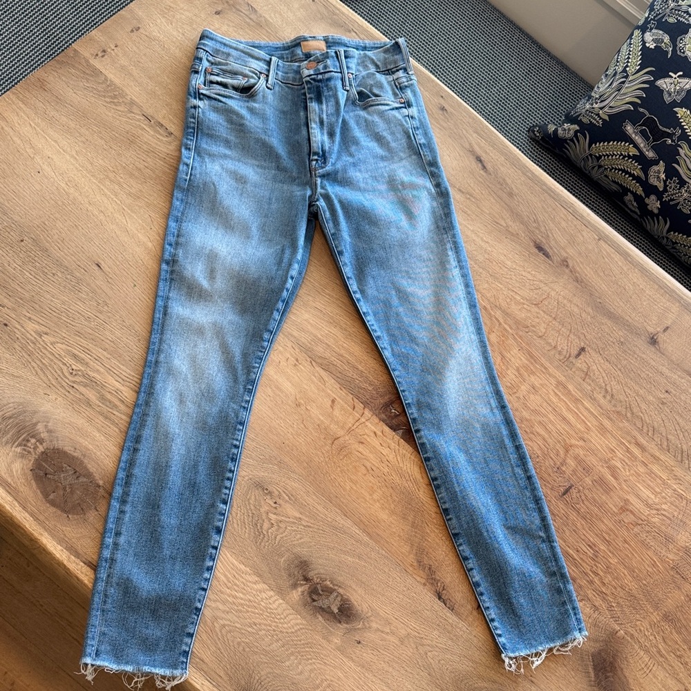 MOTHER High Rise Looker Ankle Fray